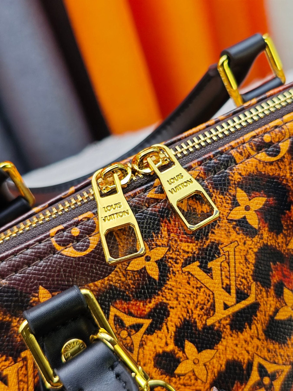 Louis Vuitton Speedy Bandoulière Animal-Print Satchel — detail