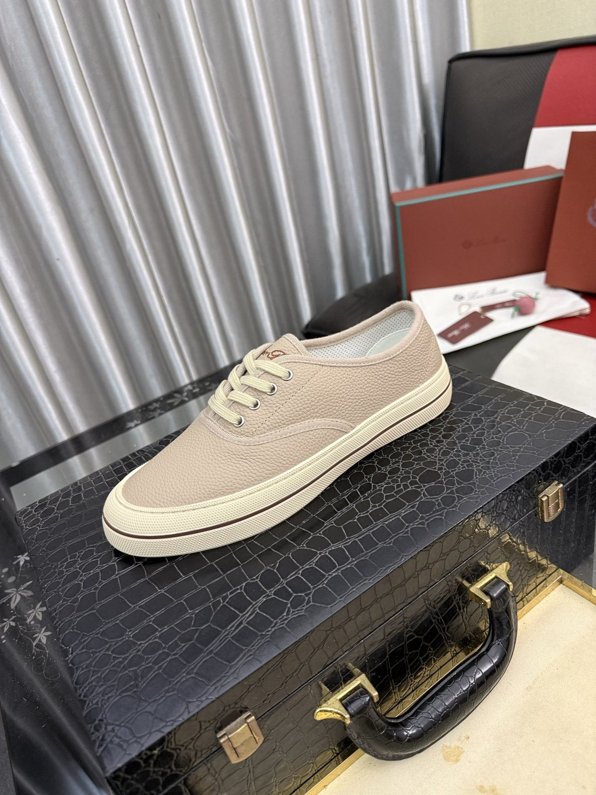Men's Low-Top Lace-Up Casual Shoes — front
