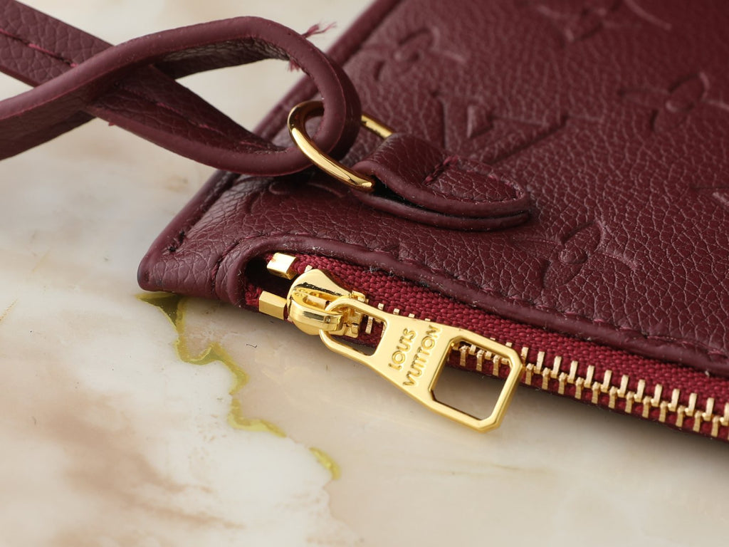 Louis Vuitton Neverfull Monogram Tote — detail