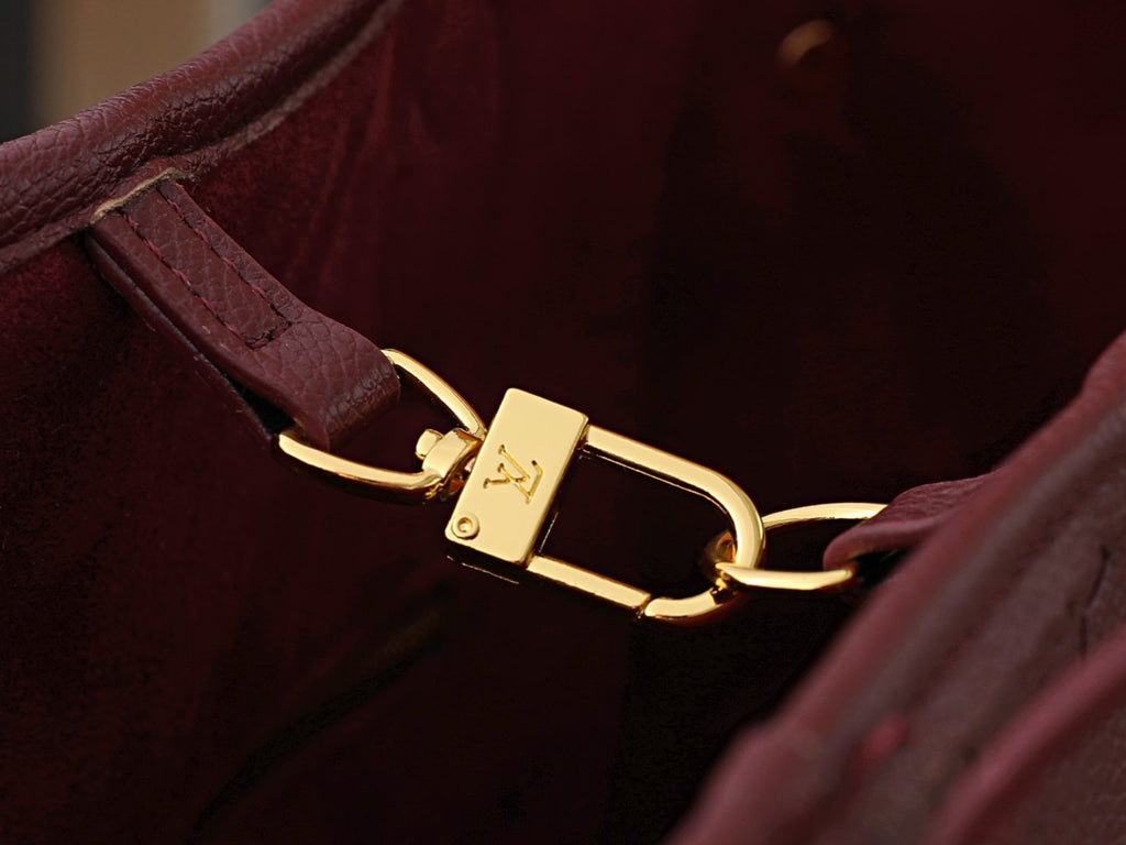 Louis Vuitton Neverfull Monogram Tote — detail
