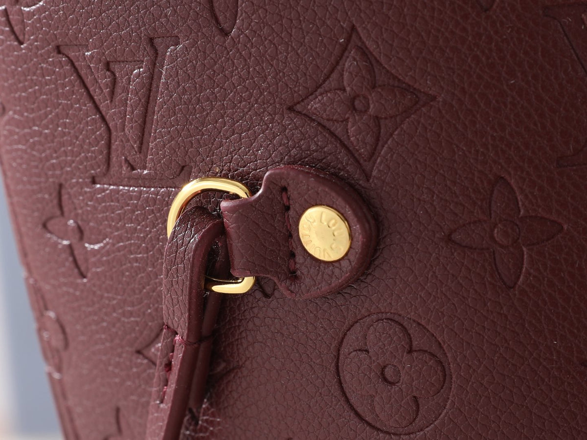 Louis Vuitton Neverfull Monogram Tote — detail