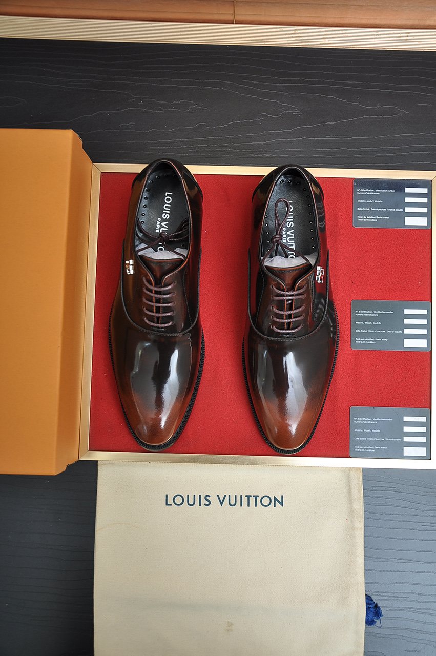 Louis Vuitton Plain-Toe Lace-Up Dress Shoes — front