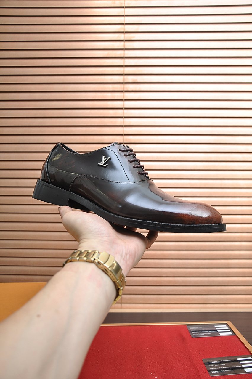 Louis Vuitton Plain-Toe Lace-Up Dress Shoes — model