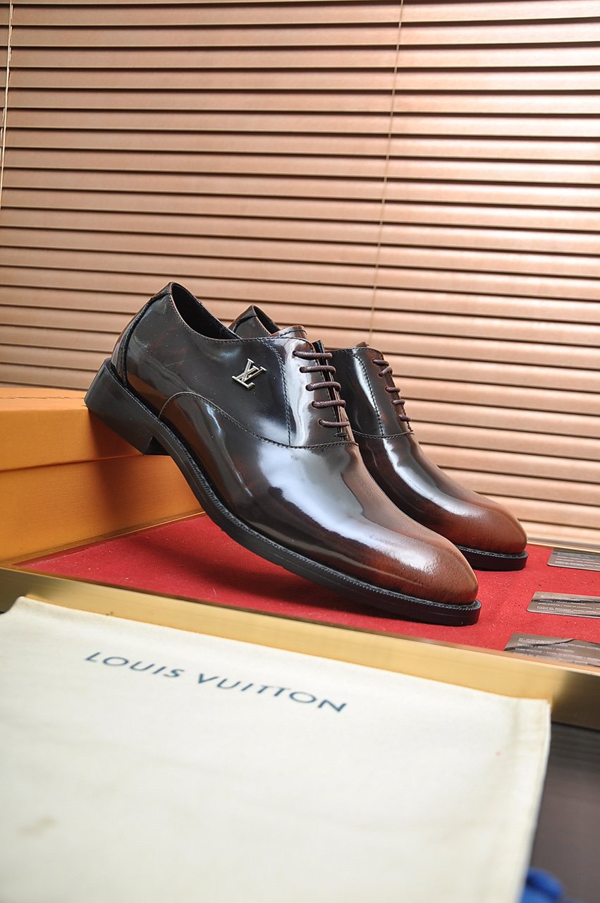 Louis Vuitton Plain-Toe Lace-Up Dress Shoes — front