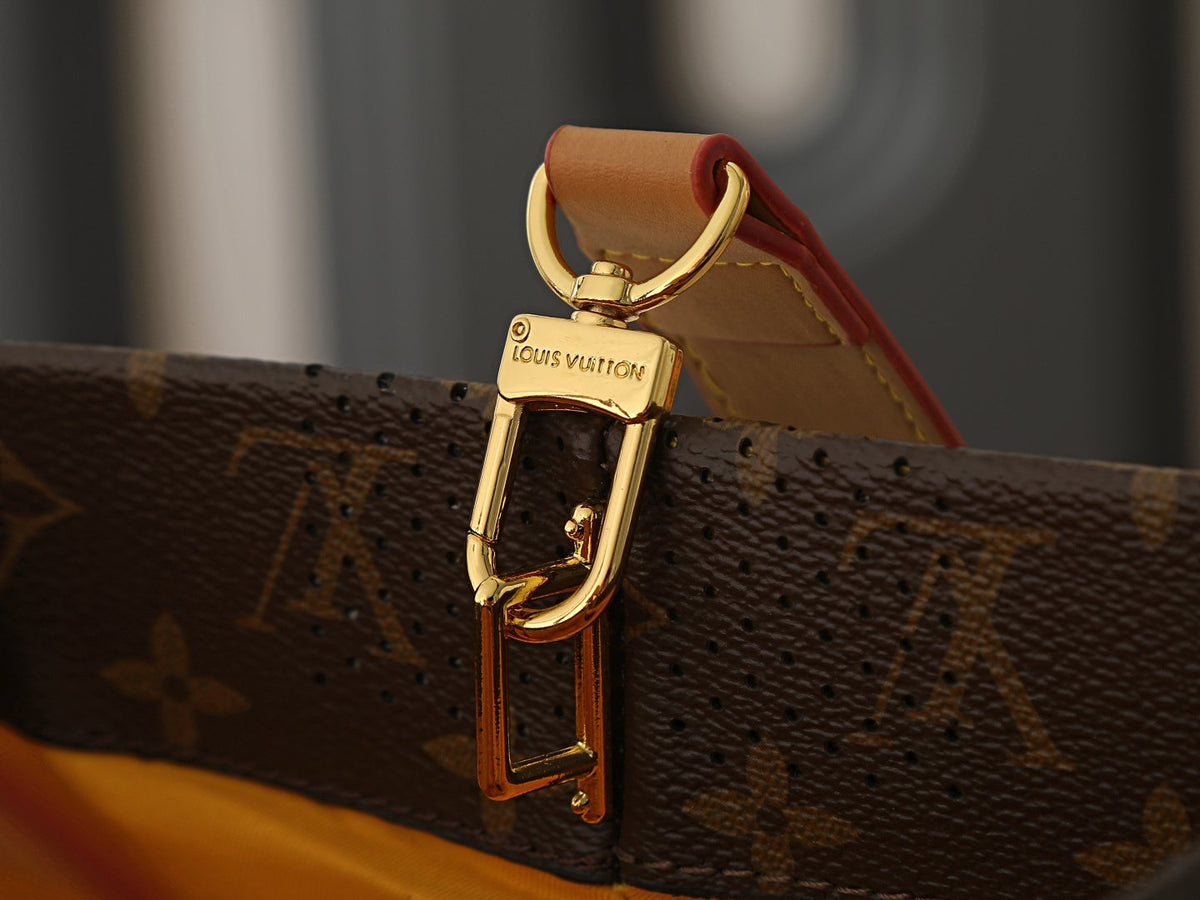 Louis Vuitton Shopper Monogram Tote Bag — detail