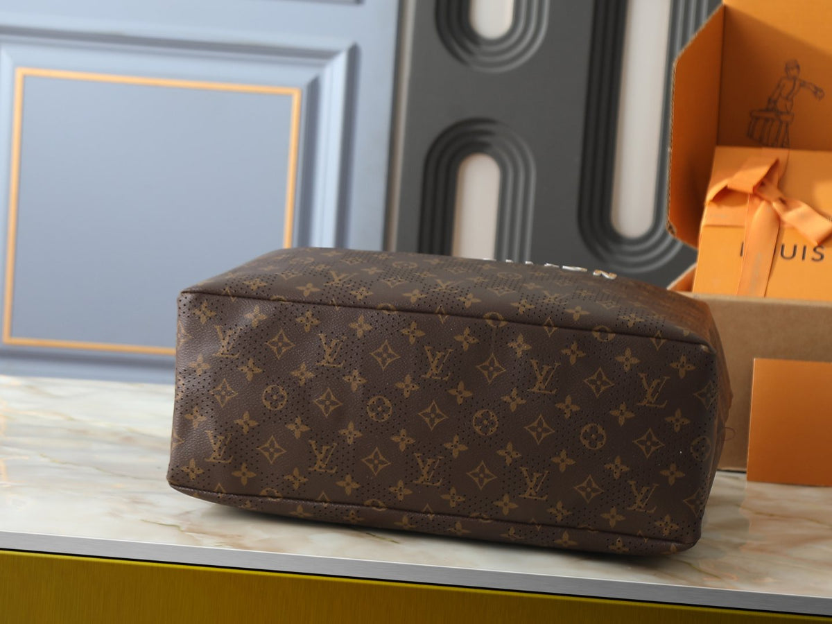 Louis Vuitton Shopper Monogram Tote Bag — detail