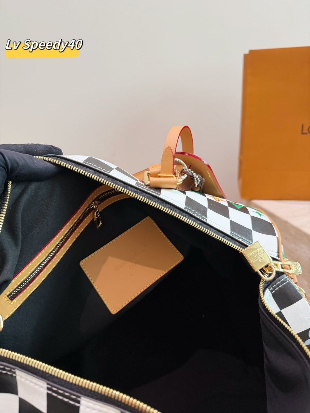Louis Vuitton Speedy Bandoulière Zip-Top Satchel — detail