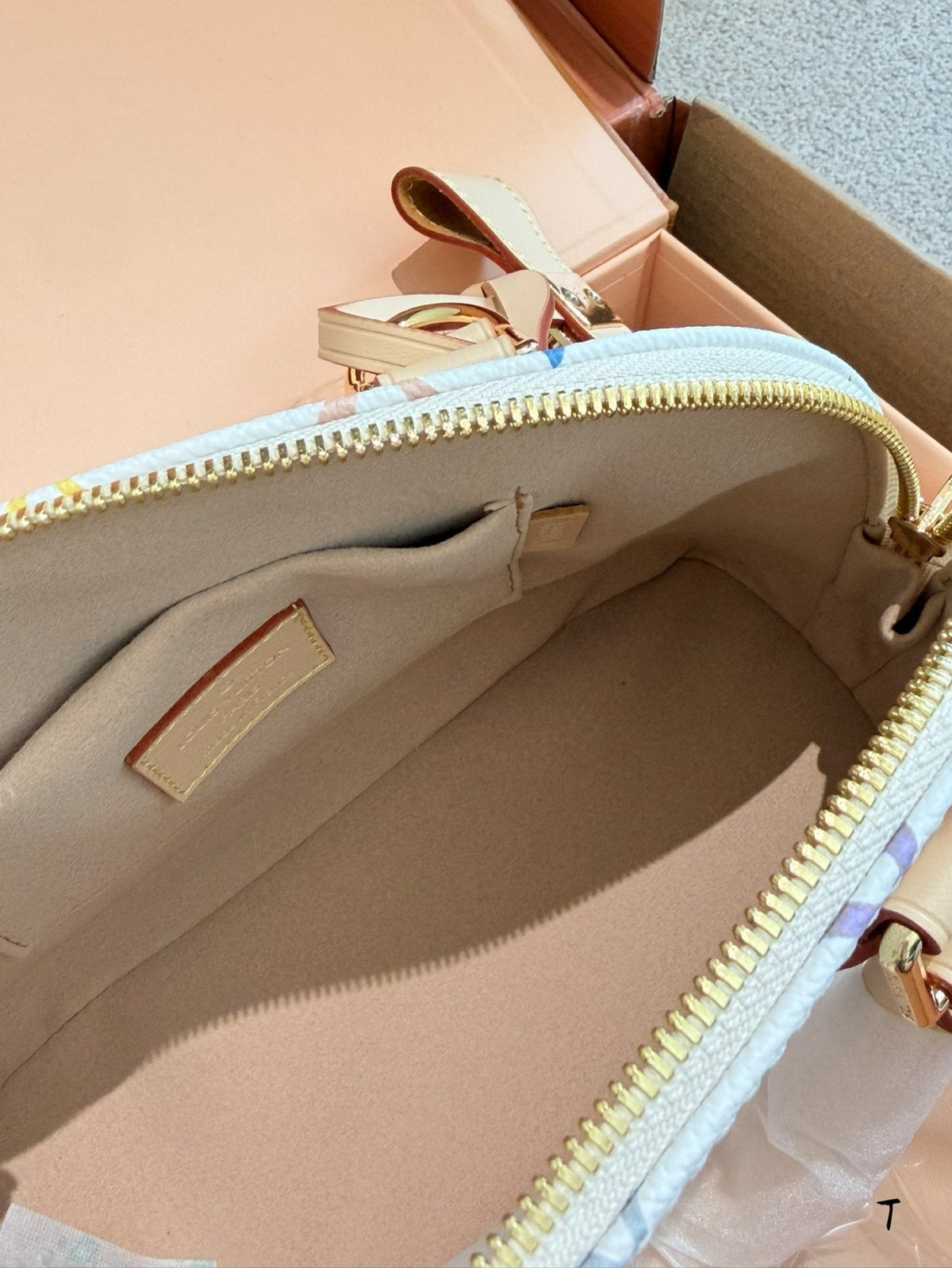 Louis Vuitton White Multicolor Monogram Dome Handbag — detail