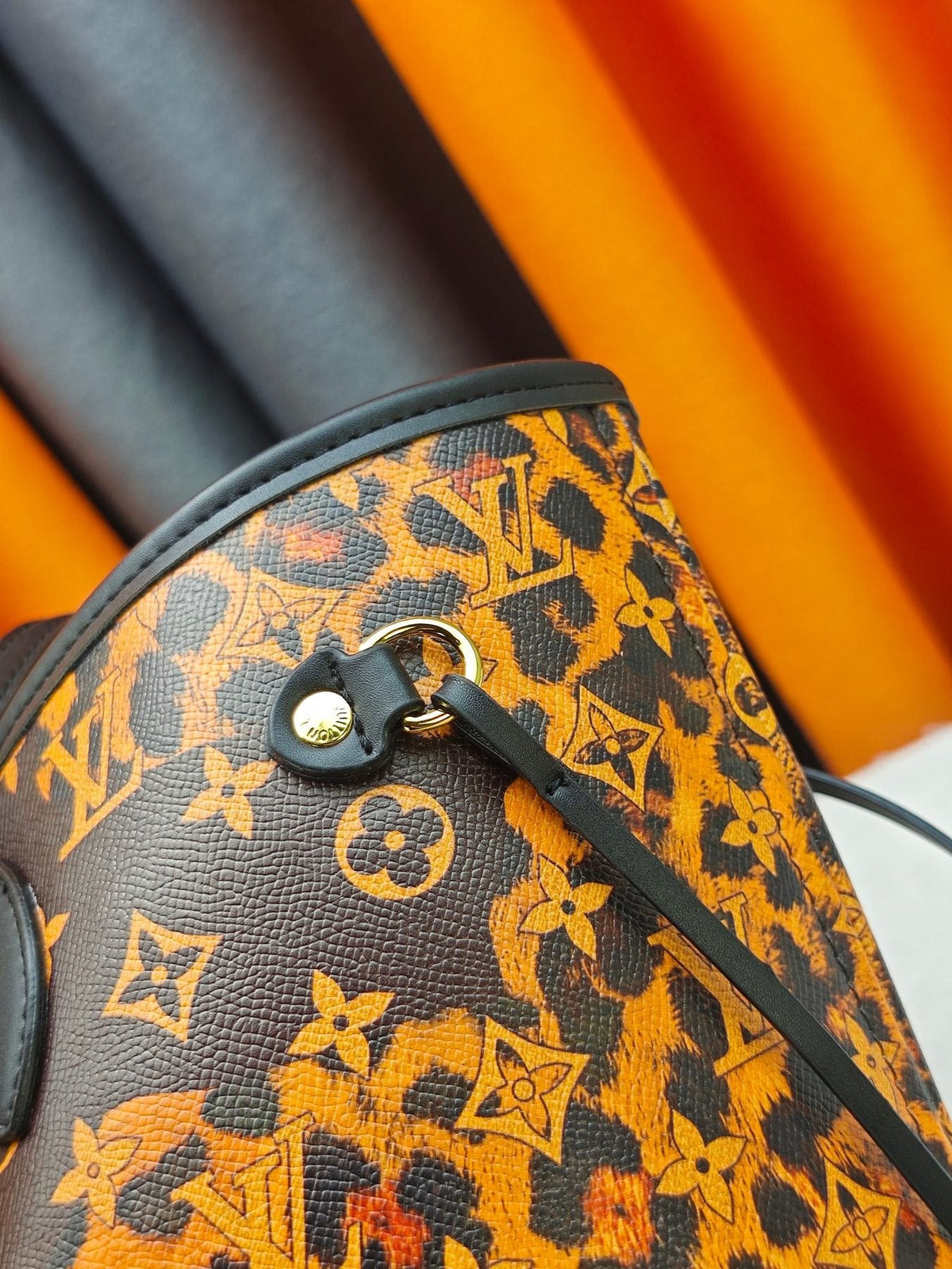 Louis Vuitton Neverfull Leopard Monogram Tote — detail