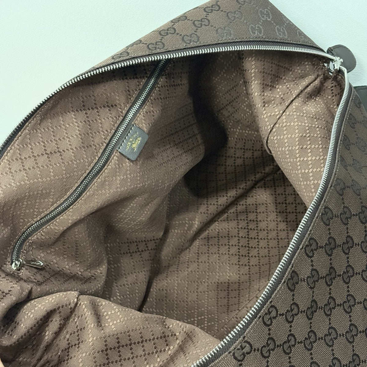 Gucci Curved-Pocket Linked-Handle Shoulder Bag — detail