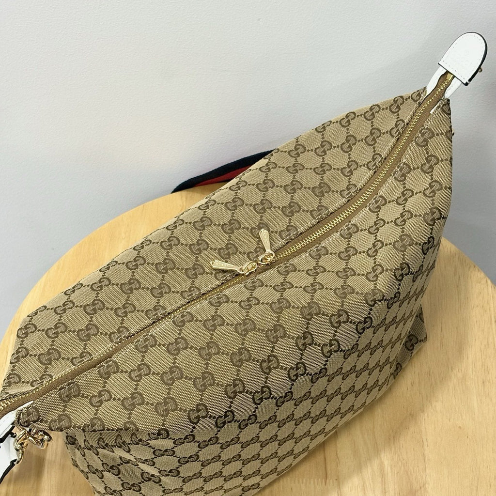 Gucci Curved-Pocket Linked-Handle Shoulder Bag — detail
