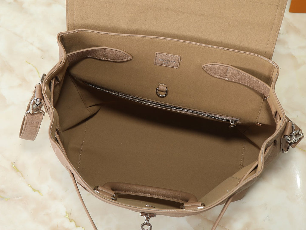 Louis Vuitton Steamer 30 Louis Vuitton Touch Leather Bag — detail