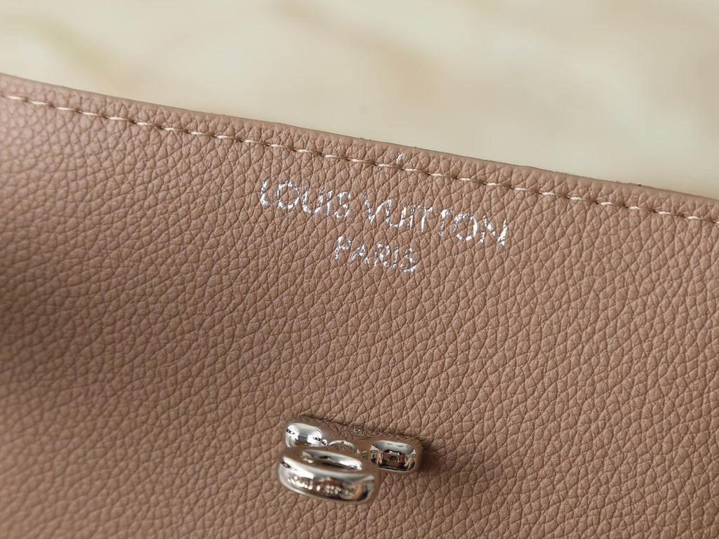 Louis Vuitton Steamer 30 Louis Vuitton Touch Leather Bag — detail