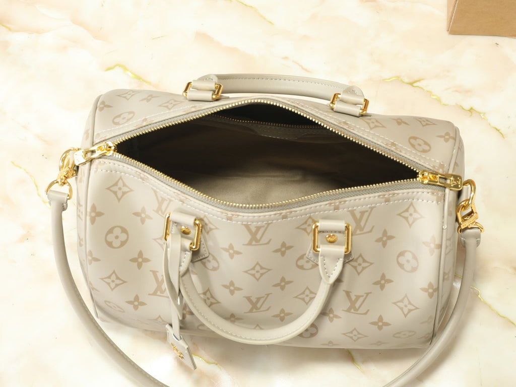 Louis Vuitton Speedy Soft Bandoulière Monogram Bag — detail