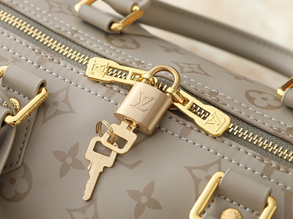 Louis Vuitton Speedy Soft Bandoulière Monogram Bag — detail