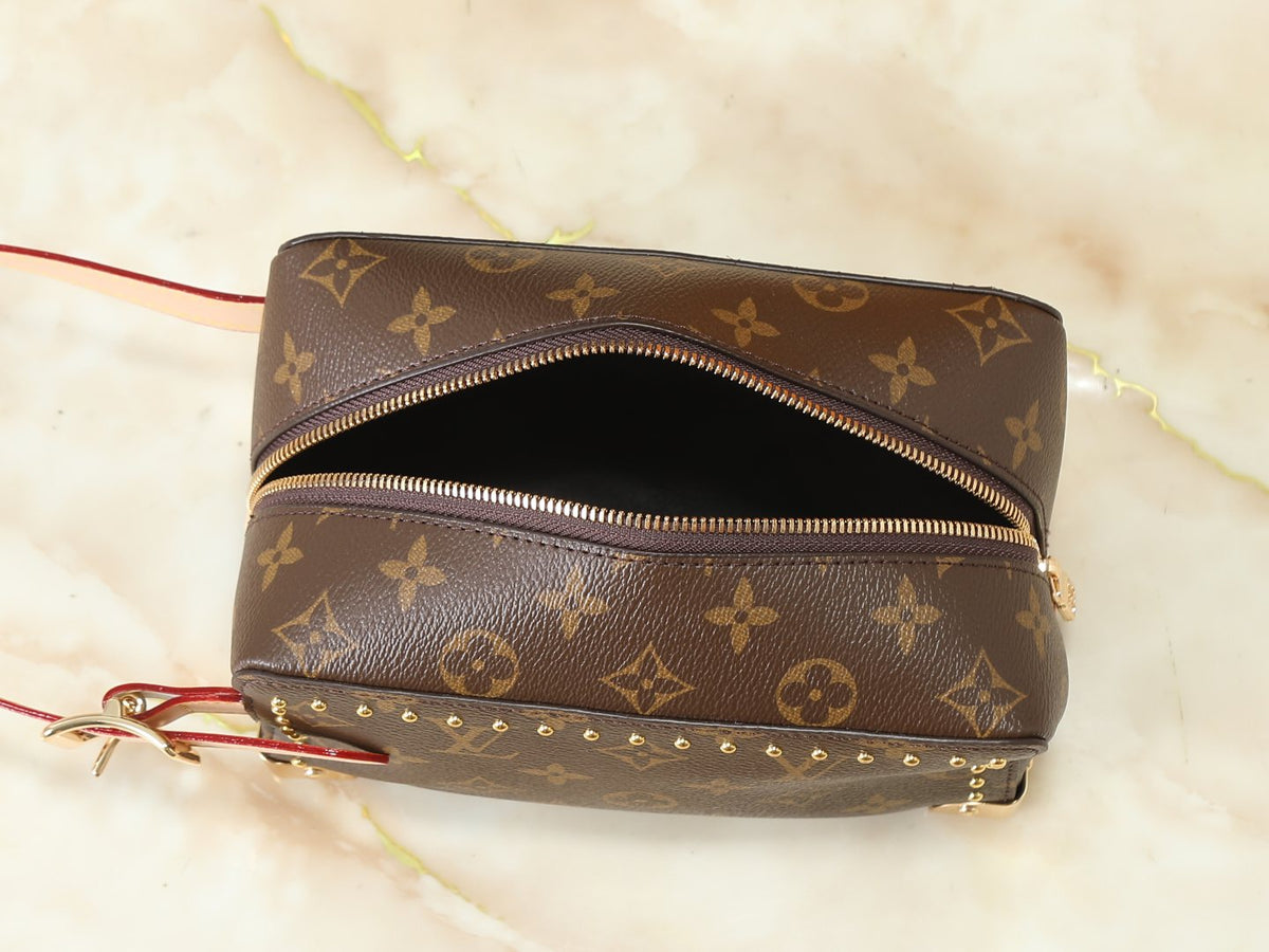 Louis Vuitton Locker Dopp Kit Brown Monogram Toiletry Bag — detail