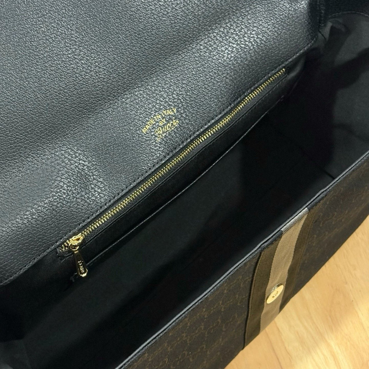 Gucci Horsebit Flap Top-Handle Shoulder Bag — detail