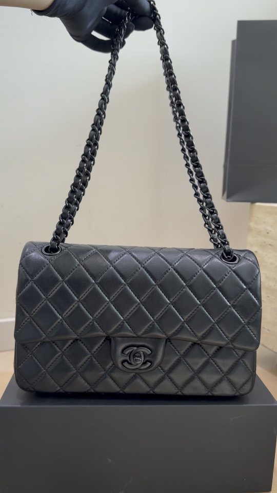 Chanel Black Diamond-Quilted Flap Shoulder Bag — hero