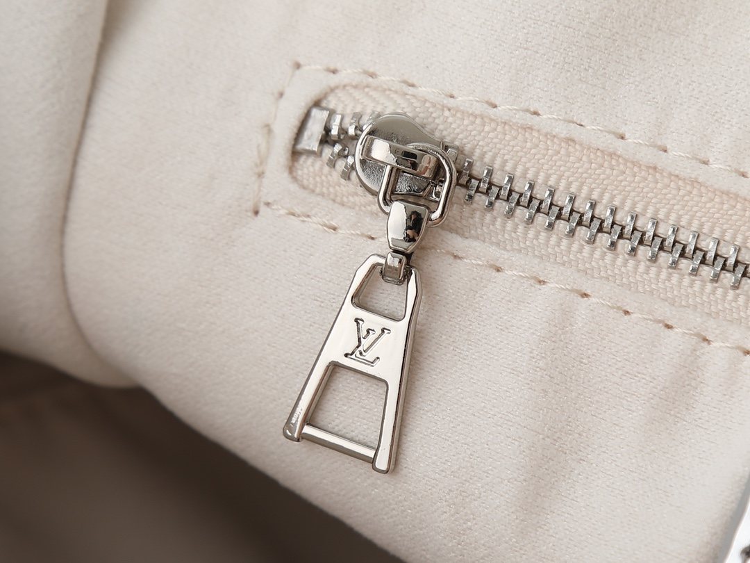 Louis Vuitton OnTheGo Structured Tote Bag — detail