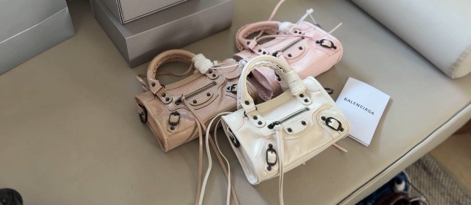 Balenciaga Le Cagole Twin-Handle Bag — detail