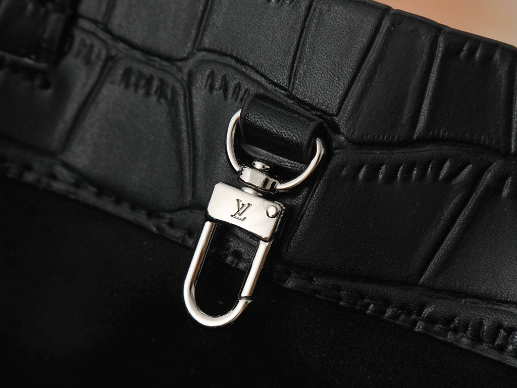 Louis Vuitton Shopper Tote Bag — detail