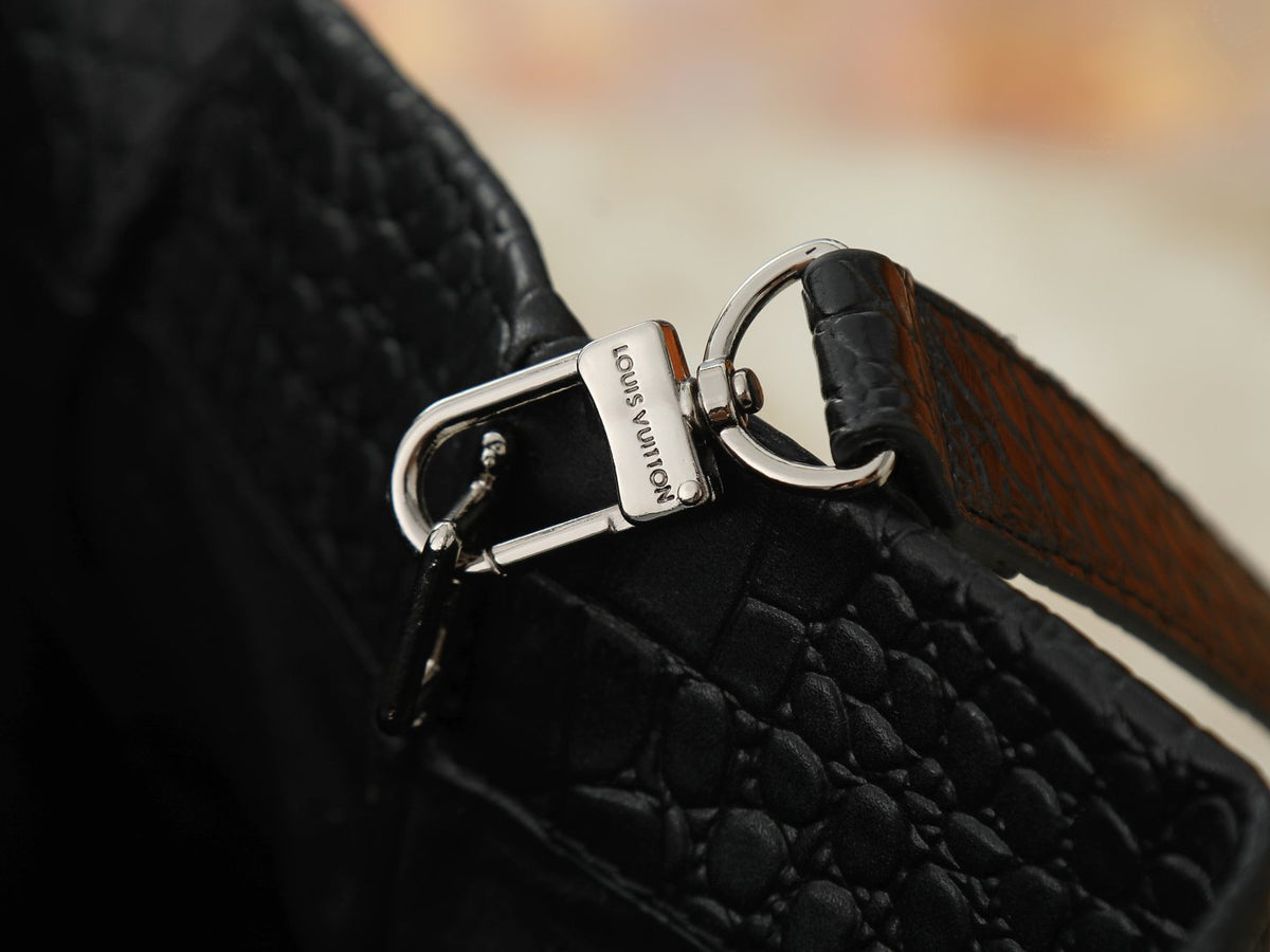 Louis Vuitton Shopper Tote Bag — detail