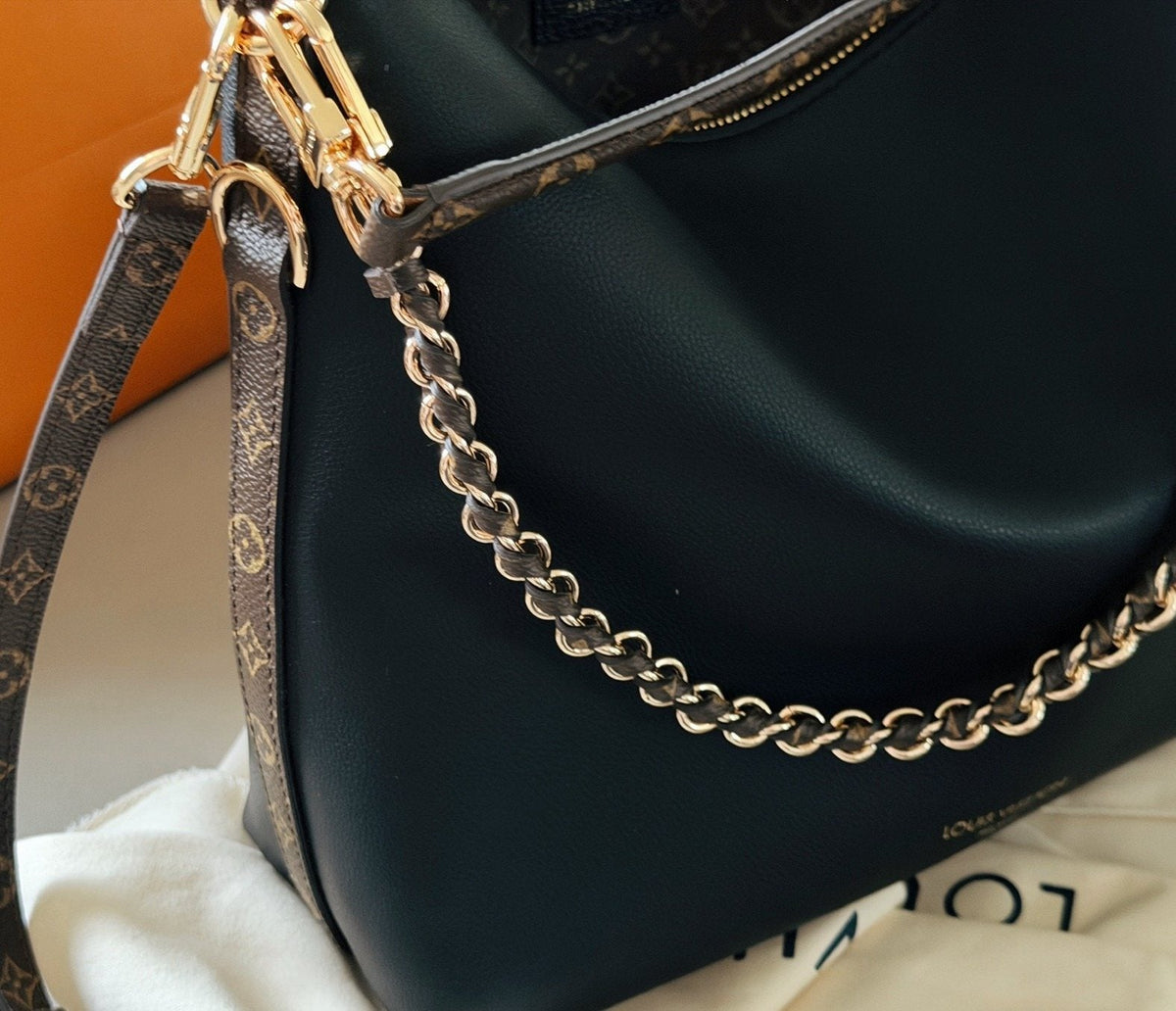 Louis Vuitton Multipass Black Leather Shoulder Bag — detail