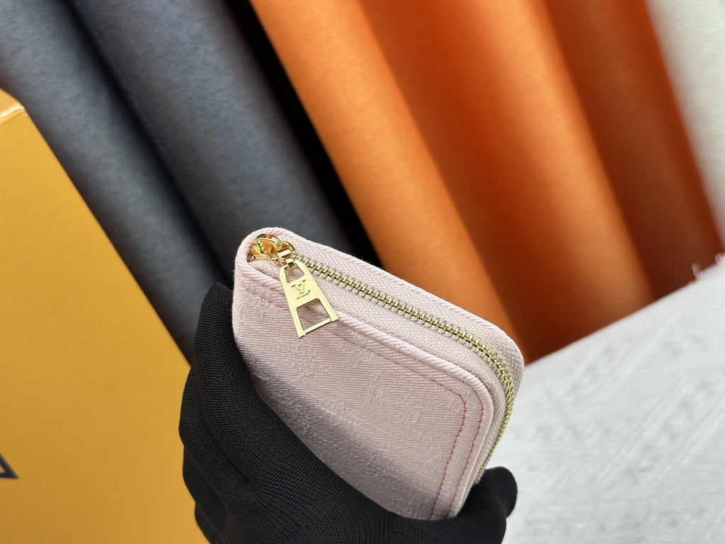 Louis Vuitton Zippy Monogram Denim Wallet — detail
