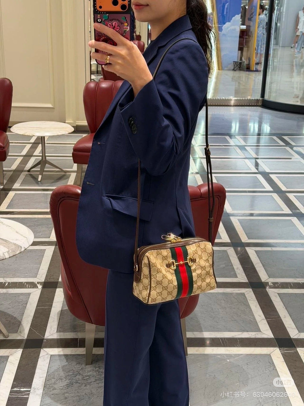 Gucci Horsebit Top-Handle Camera Bag — model