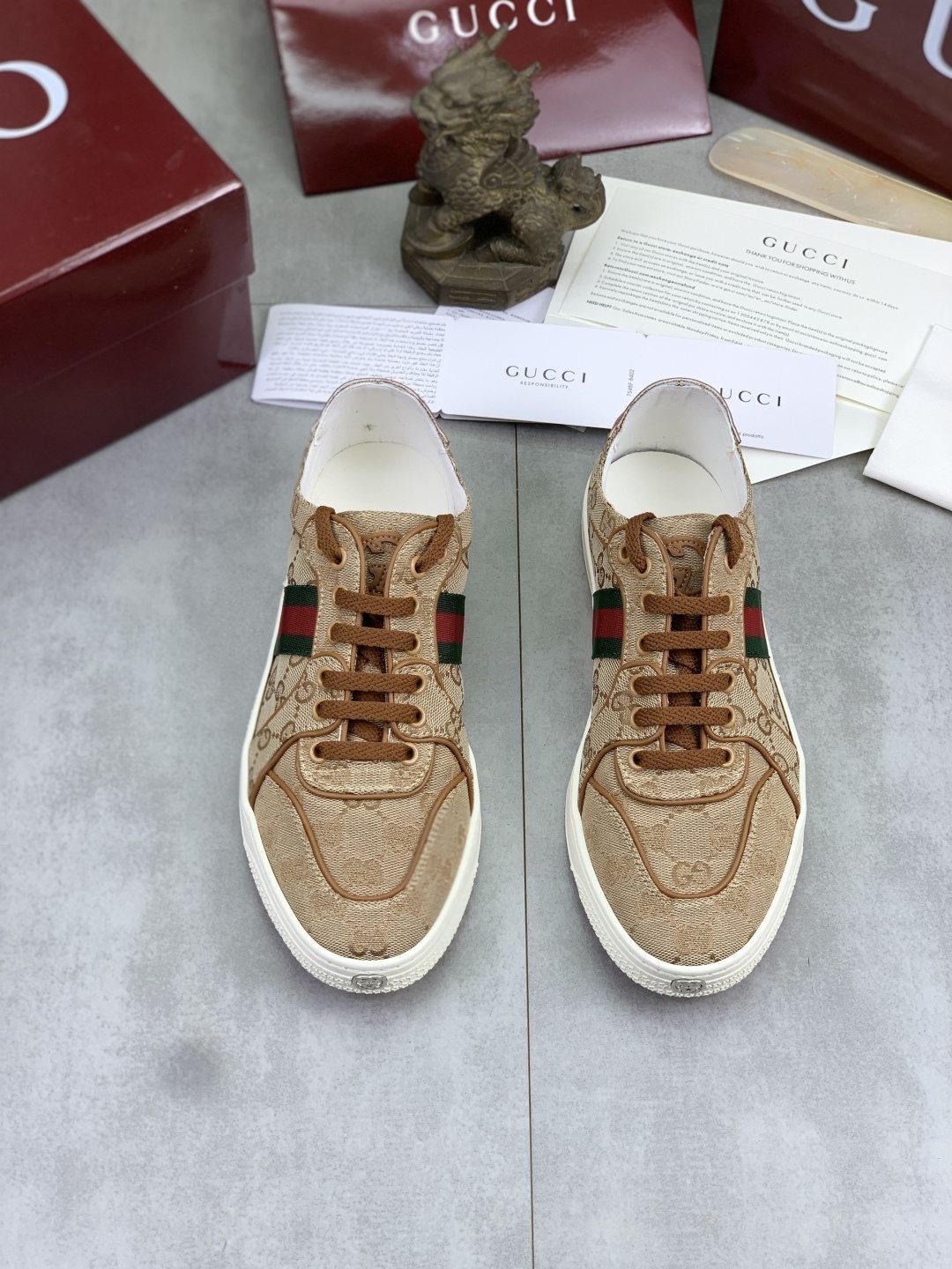 Gucci Low-Top Sneakers with Green and Red Side Stripes — front