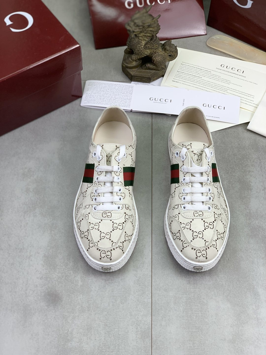 Gucci Low-Top Sneakers with Green and Red Side Stripes — front