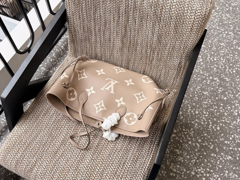 Louis Vuitton Neverfull Monogram Tote — back