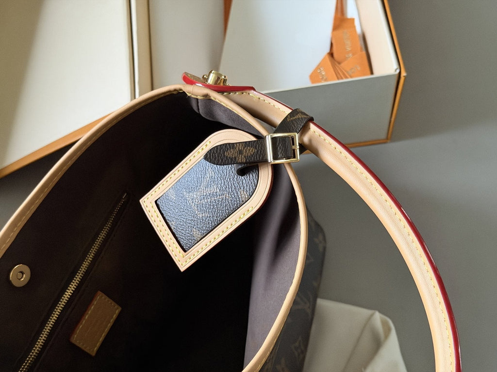 Louis Vuitton Carryall Monogram Shoulder Bag — detail