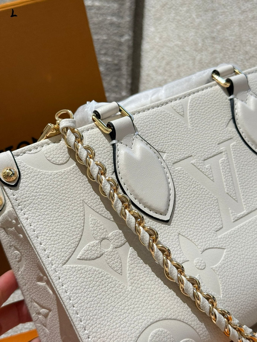 Louis Vuitton OnTheGo Horizontal Monogram Tote — detail