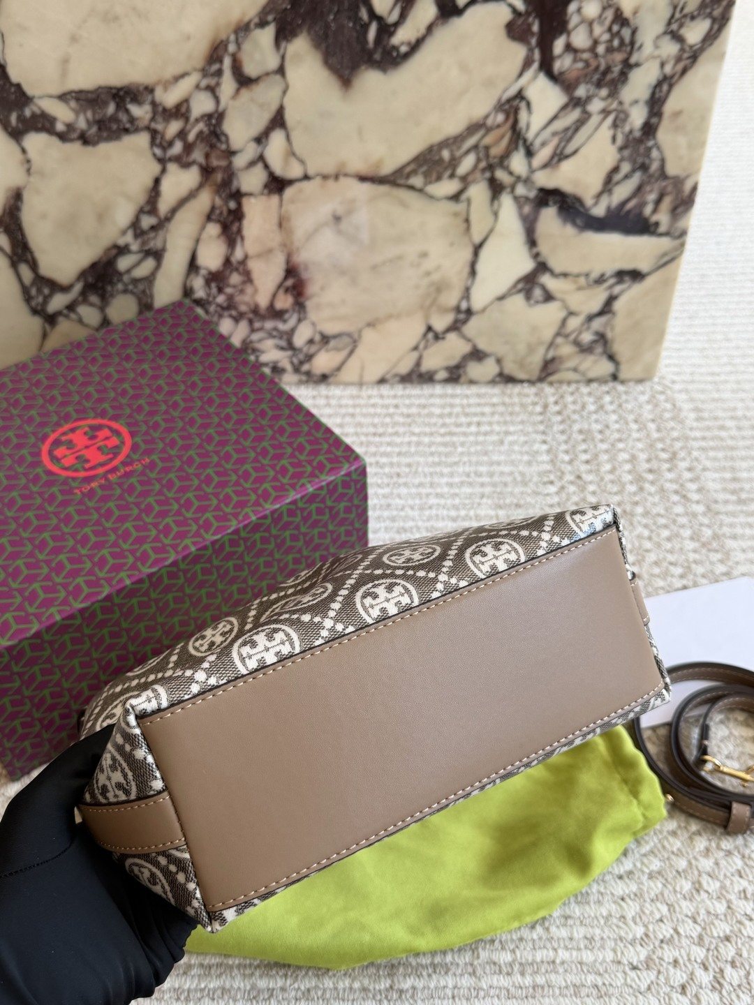 Circular Motif Curved-Zip Handbag — front