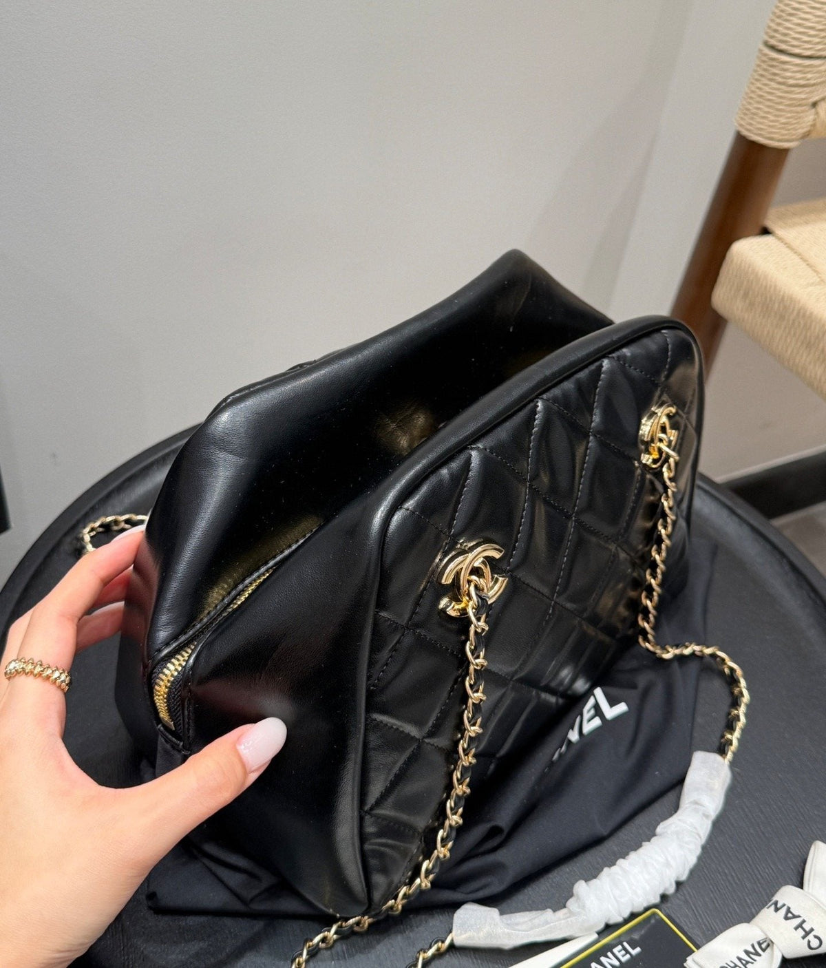 Chanel Diamond-Quilted Chain Shoulder Bag — detail