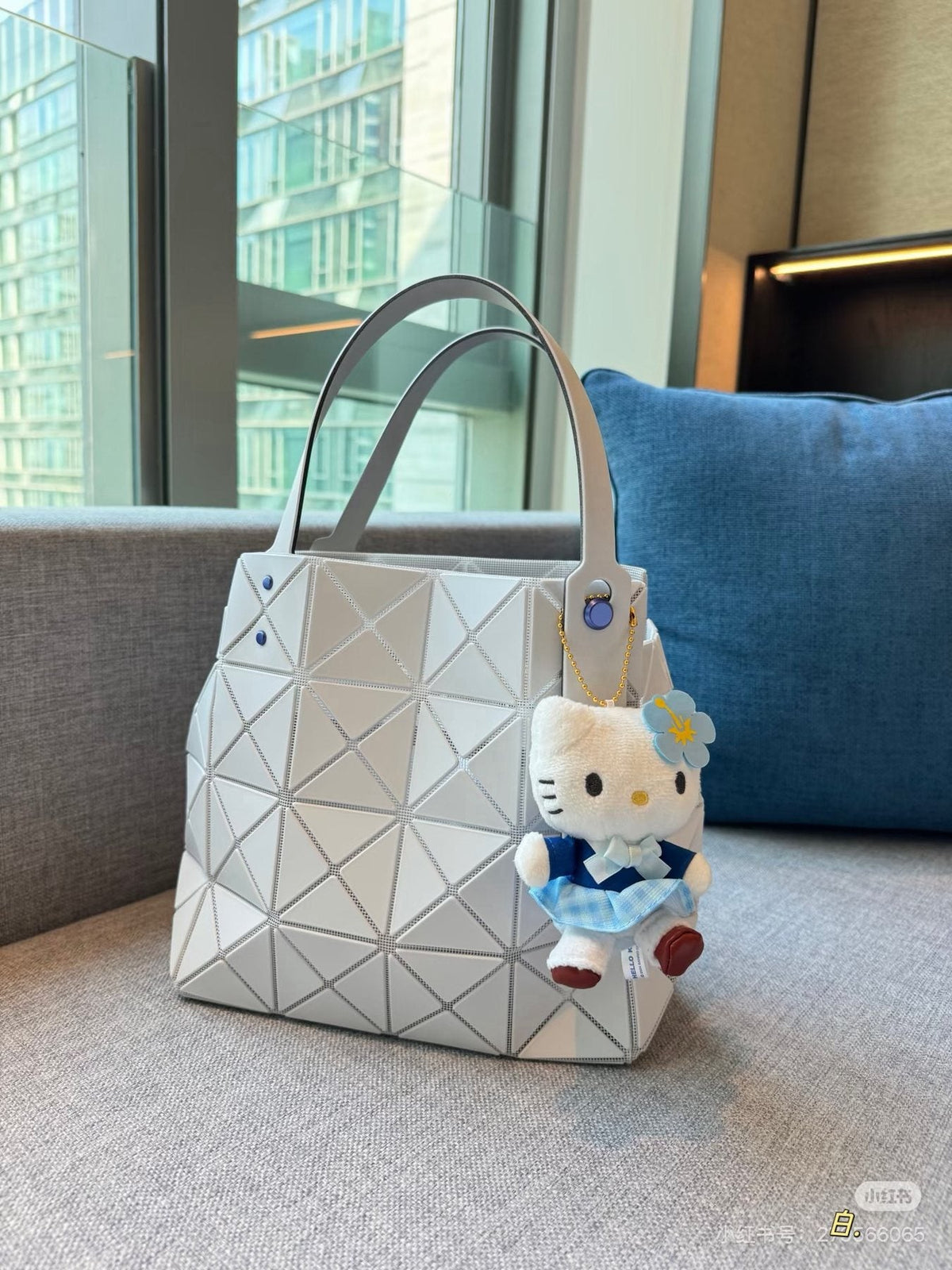 BAO BAO Carat Triangular-Panel Tote — front