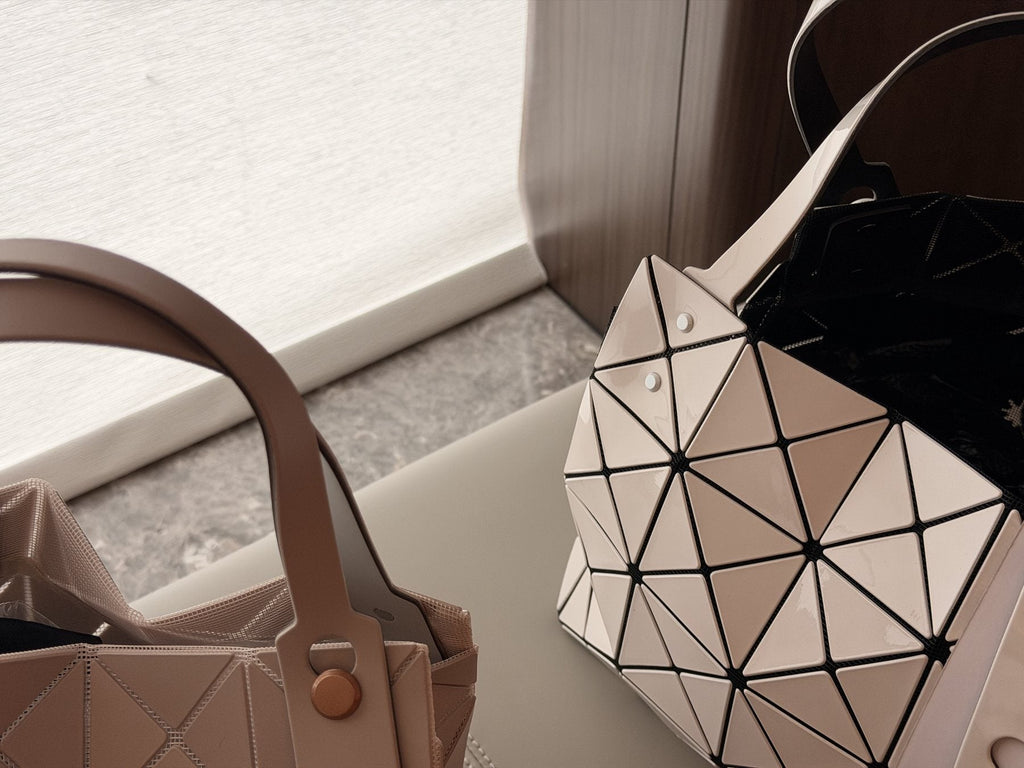 BAO BAO Carat Triangular-Panel Tote — detail