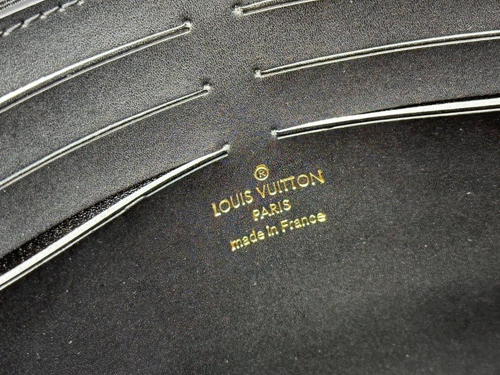 Louis Vuitton Pochette Voyage Monogram Heart Clutch — detail