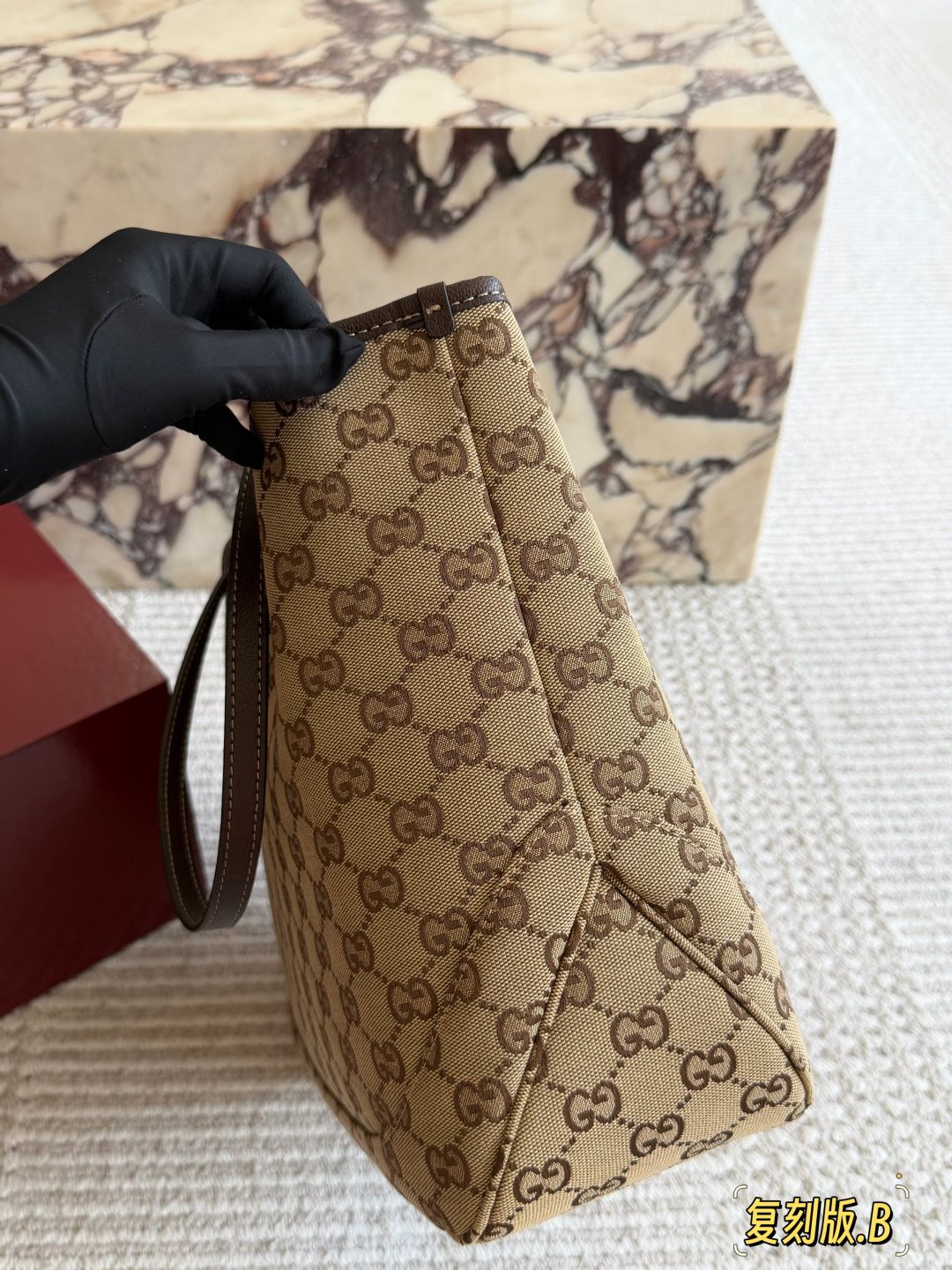 Gucci Londra GG Tote Bag — side