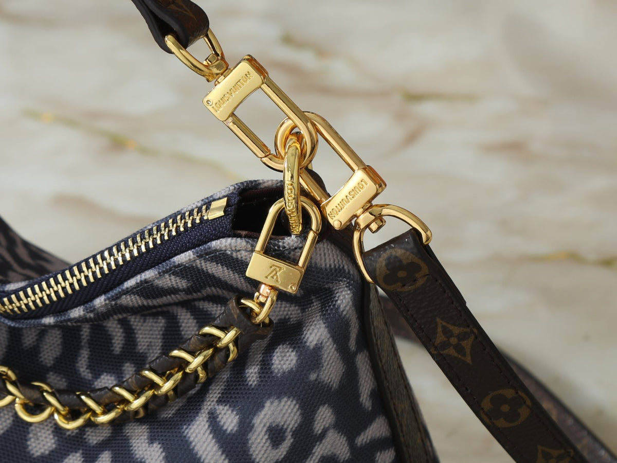 Louis Vuitton Multipass Patterned Chain Handbag — detail