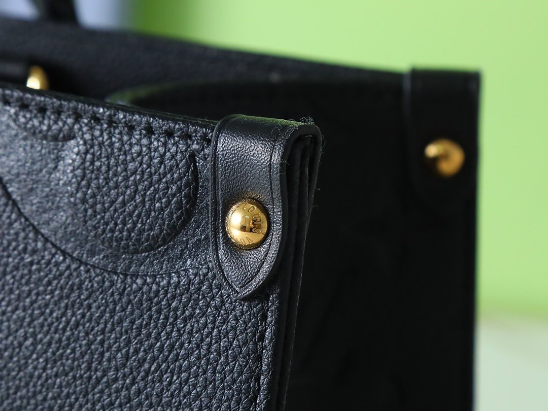 Louis Vuitton Onthego Monogram Empreinte Tote — detail