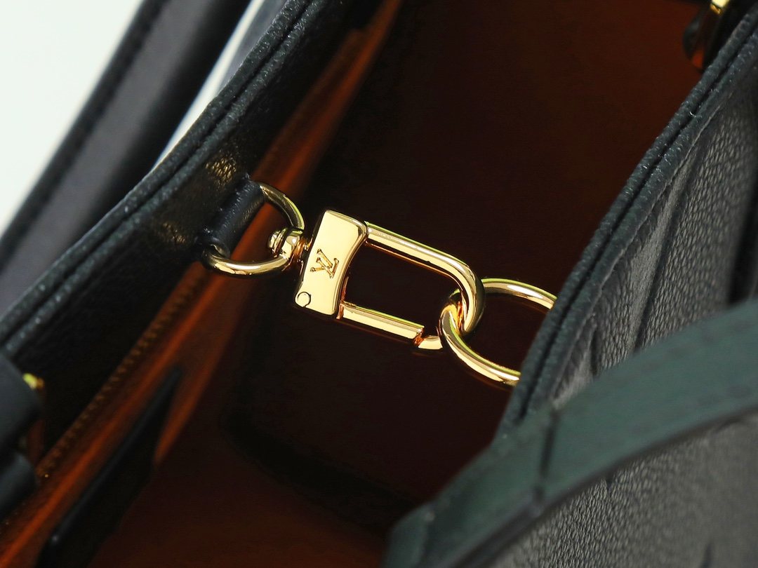 Louis Vuitton Onthego Monogram Empreinte Tote — detail